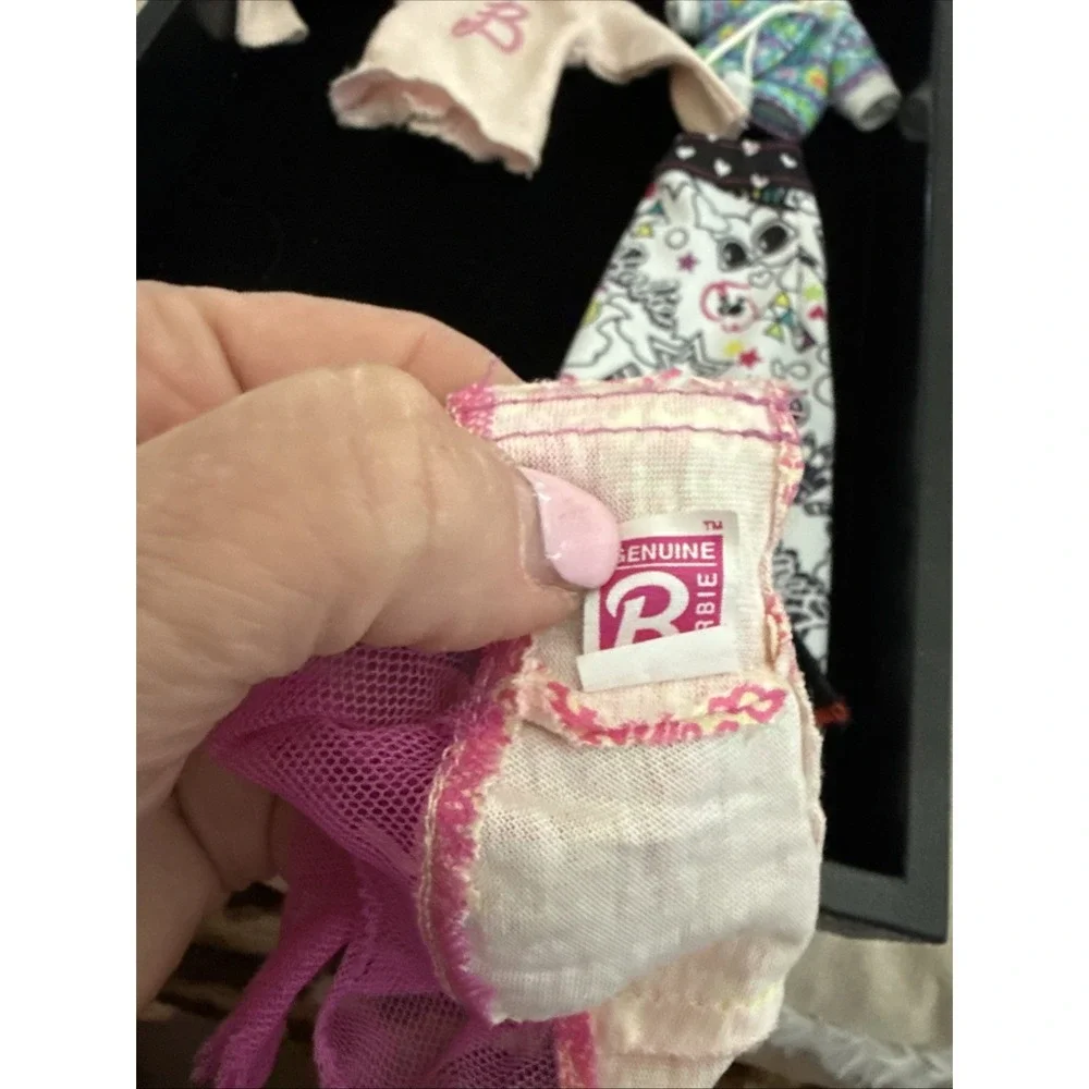 Huge Lot Barbie Clothes authentic skirts tops coats jersey Collectibles ‎ 4784